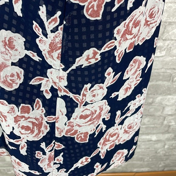 Greylin Halter Chiffon Floral Top - Picture 4 of 8